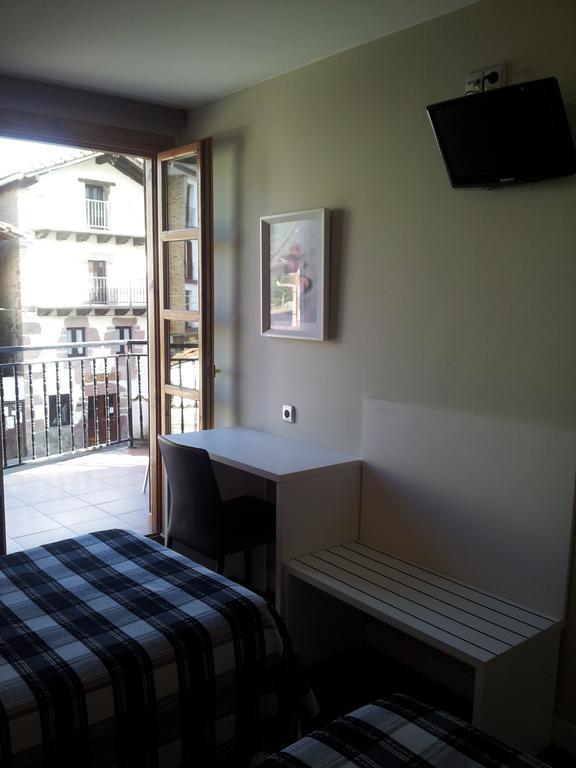 Hostal Ameztia Doneztebe الغرفة الصورة